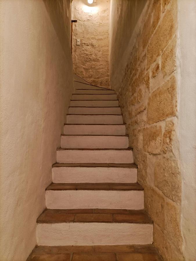 Maison Atypique Coeur De Village Historique Villeneuve-les-Avignon Exterior photo