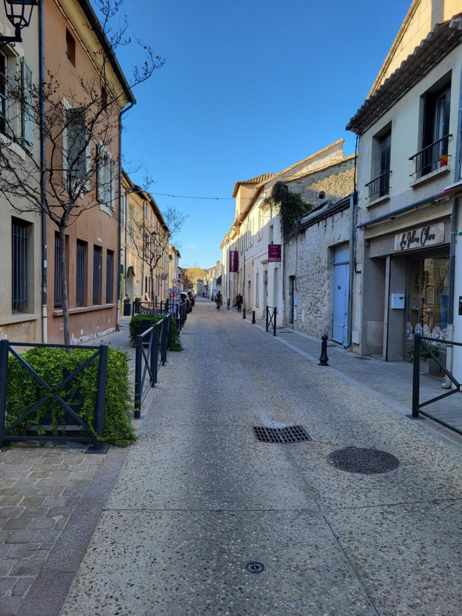 Maison Atypique Coeur De Village Historique Villeneuve-les-Avignon Exterior photo