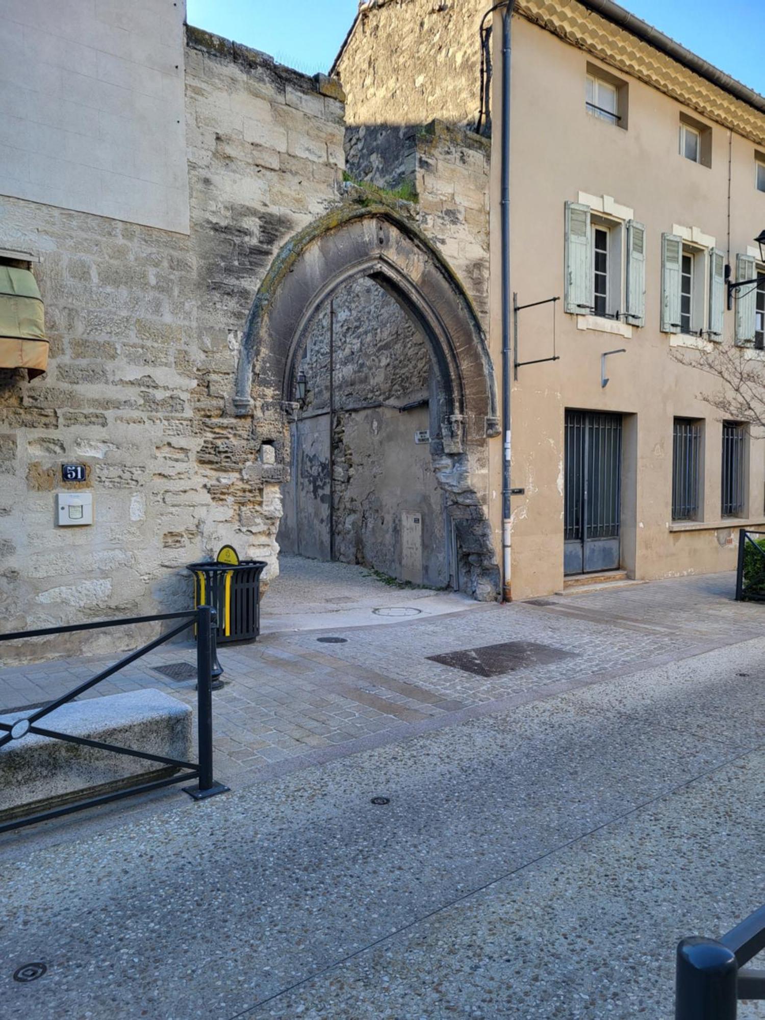 Maison Atypique Coeur De Village Historique Villeneuve-les-Avignon Exterior photo
